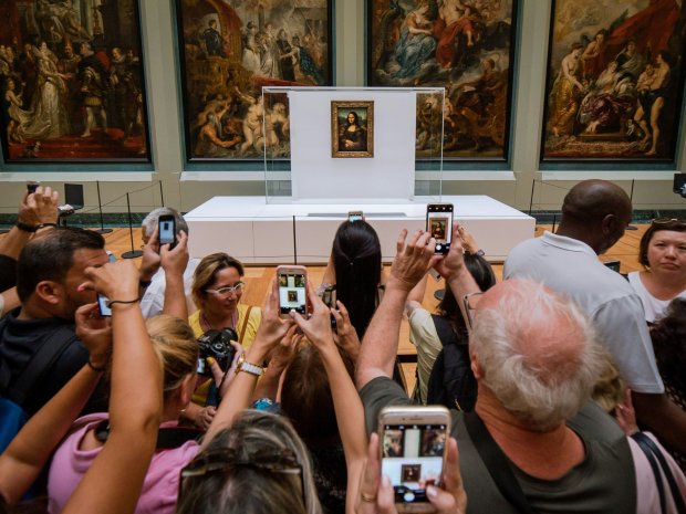 A Guide to Museum Barriers: Protecting Exhibits & Visitor Experience