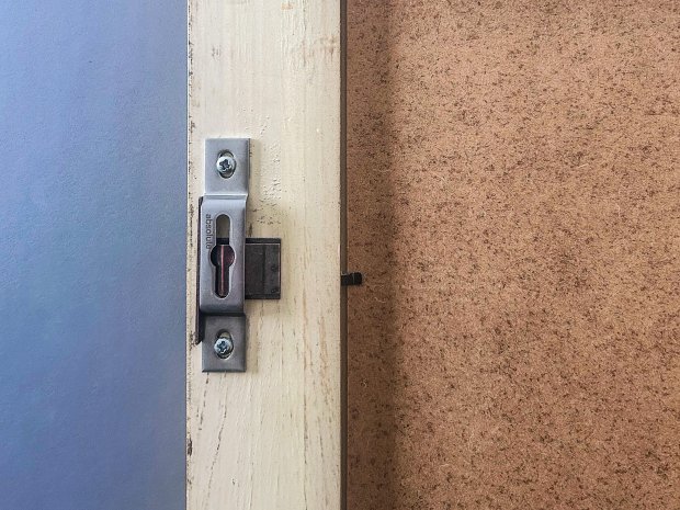 A Comparative Guide to Artwork Hangers for Museums & Galleries