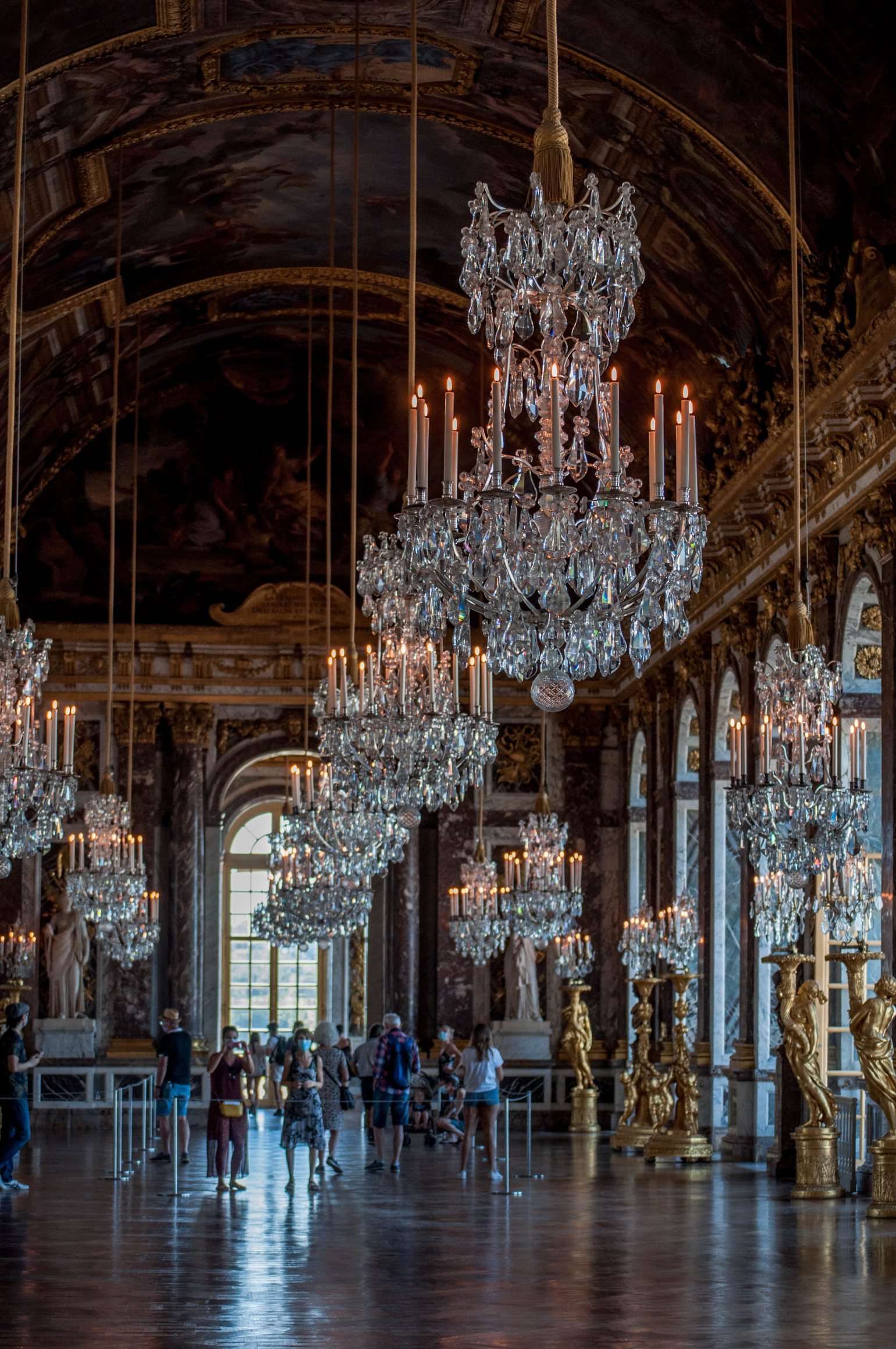 Grand chandeliers hanging in the Hall of Mirrors, Palace of Versailles, featuring Absolute Freestanding Q Barriers. Grand chandeliers hanging in the Hall of Mirrors, Palace of Versailles, featuring Absolute Freestanding Q Barriers.