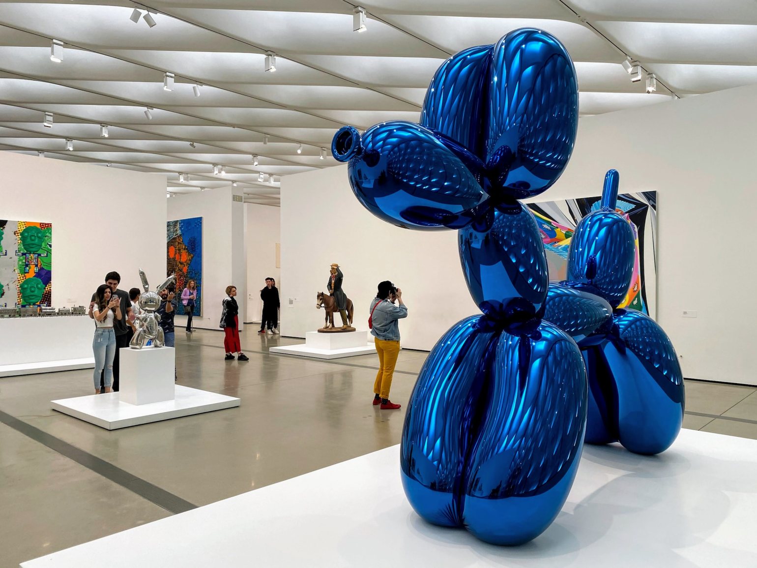 Jeff Koons blue, mirror polished sculpture  Jeff Koons blue, mirror polished sculpture