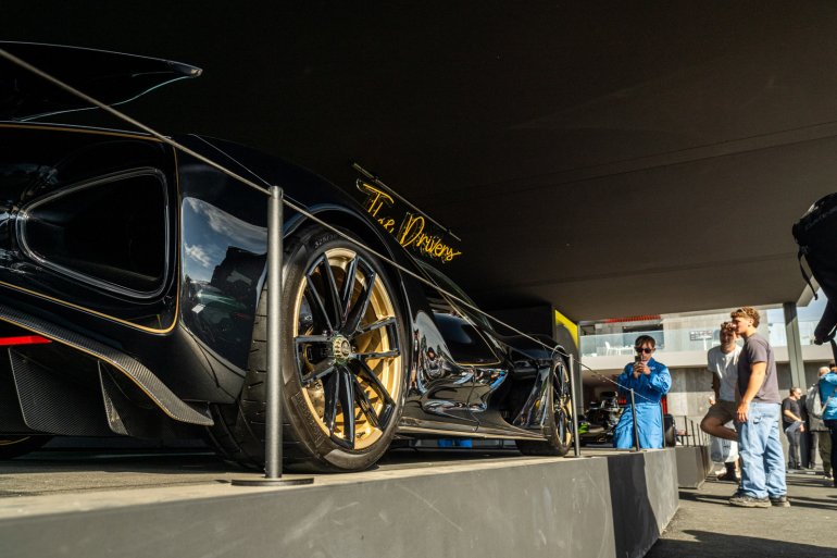 Sports Car at Goodwood Festival of Speed, protected by Absolute Surface Mounted Barrier in black Sports Car at Goodwood Festival of Speed, protected by Absolute Surface Mounted Barrier in black