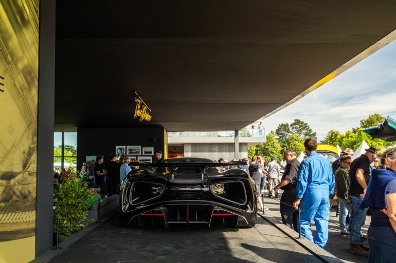 Sports Car at Goodwood Festival of Speed, protected by Absolute Surface Mounted Barrier in black Sports Car at Goodwood Festival of Speed, protected by Absolute Surface Mounted Barrier in black